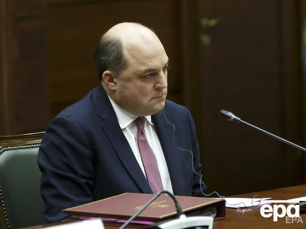 Воллес: Я скасував заплановані довгі вихідні за кордоном зі своєю родиною та повернуся