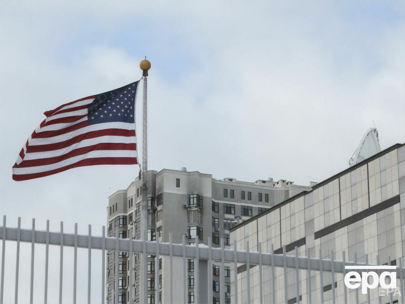 В здании посольства США в Киеве останется технический персонал, сообщили СМИ