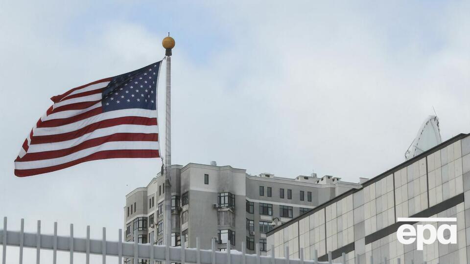 У будівлі посольства США в Києві залишиться технічний персонал, повідомили ЗМІ