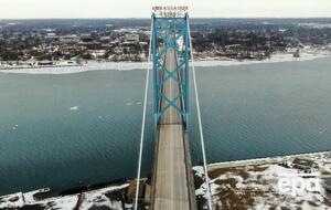 Движение по мосту Амбассадор было заблокировано с 7 февраля