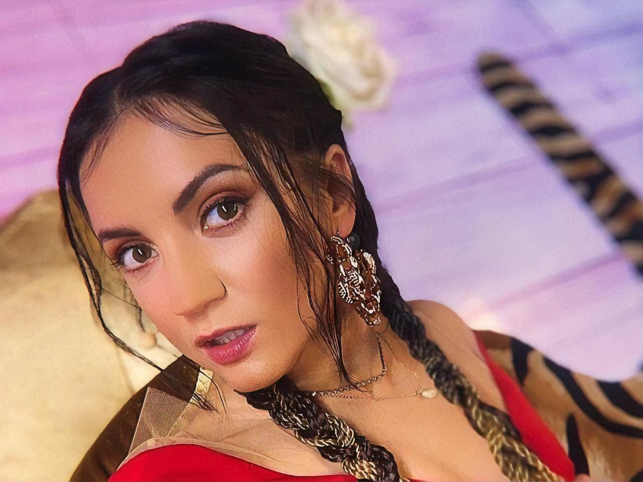 Цибульская призналась, что ее муж лучше играет на фортепиано, чем она