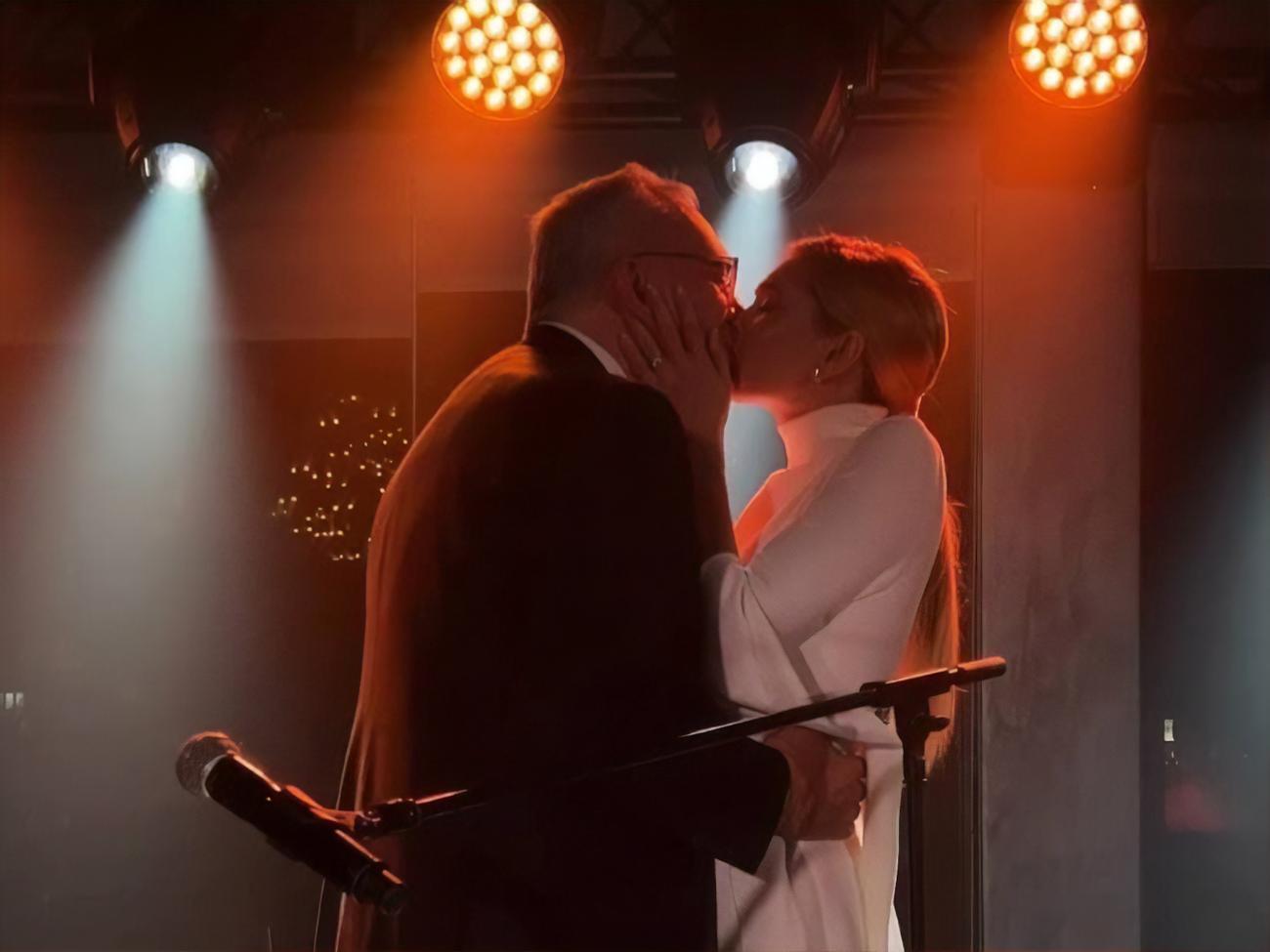 Песню "Салют, Вера" Меладзе написал в 2005 году, а спустя 17 лет исполнил на 40-летии Брежневой