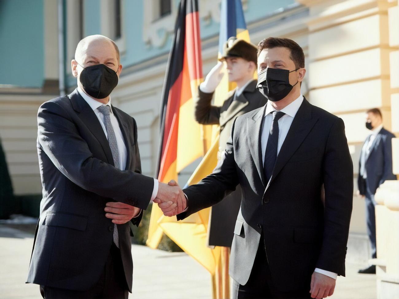 Зеленський сказав, що детально обговорив із Шольцом ризики, пов'язані з "Північним потоком – 2"