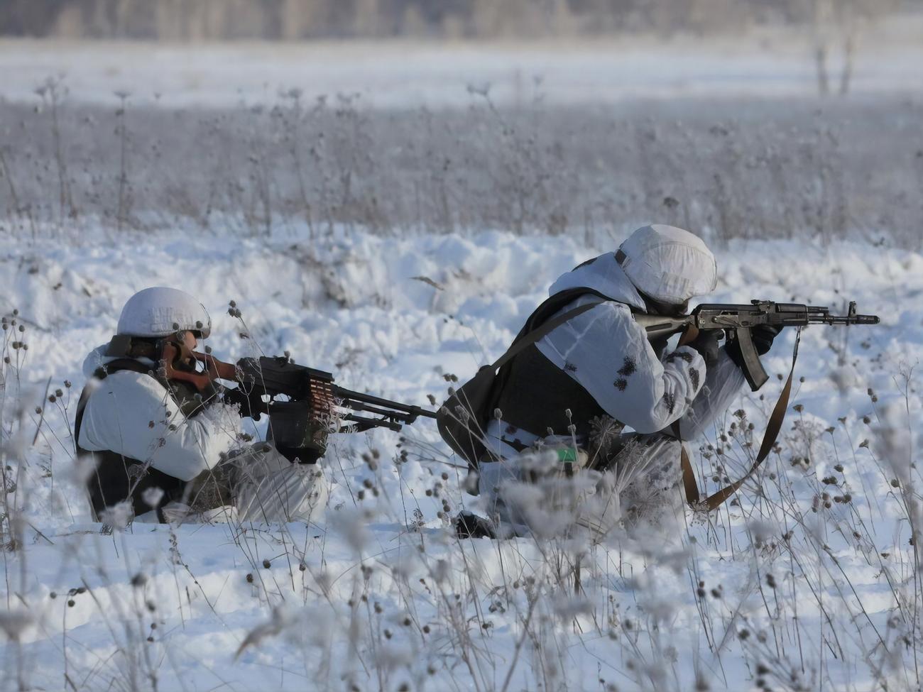 Часть войск РФ уже заняла огневые позиции, утверждают СМИ США