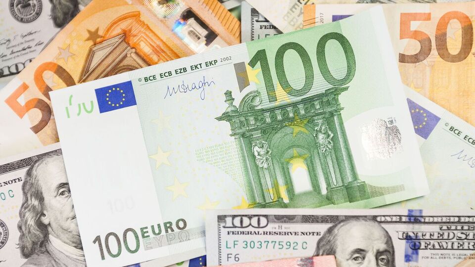 Курс гривны к доллару упал на 51 копейку, а к евро – на 35 копеек