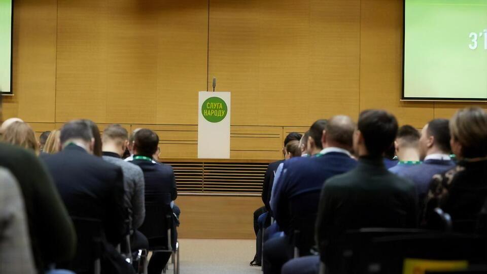 Нардепів провладної фракції закликали забезпечити максимальну явку в залі та "зосередитися на парламентській роботі"