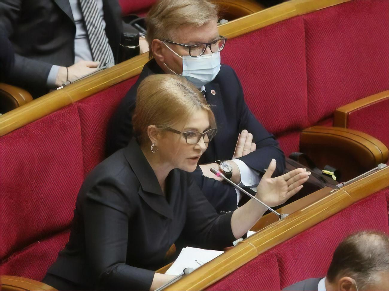 Тимошенко побоюється, що Україну "заштовхають в імплементацію Мінських угод"