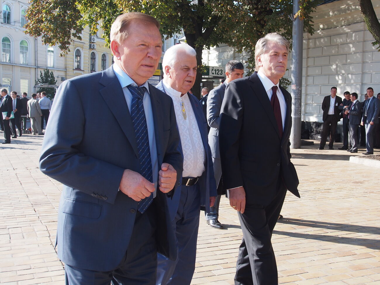 Экс-президенты считают, что на кону сейчас не только судьба Украины, но и будущее безопасности всего мира