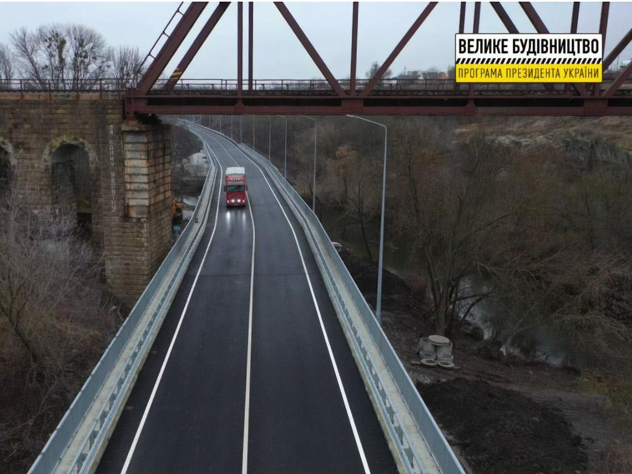 В этом году в рамках президентской программы "Большое строительство" планируется построить и отремонтировать 5500 км государственных дорог и 300 мостов