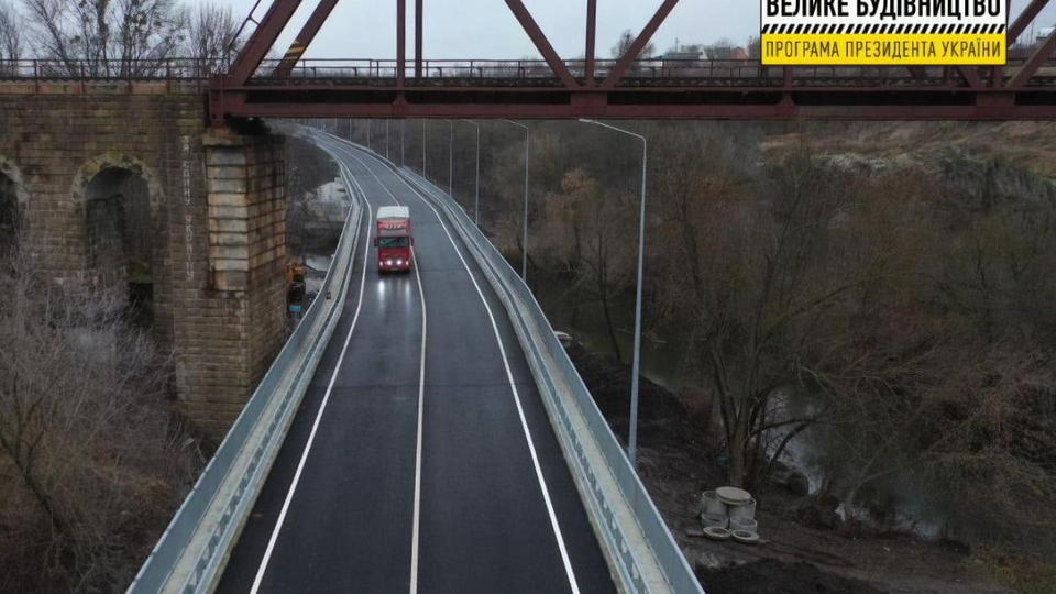 В этом году в рамках президентской программы "Большое строительство" планируется построить и отремонтировать 5500 км государственных дорог и 300 мостов