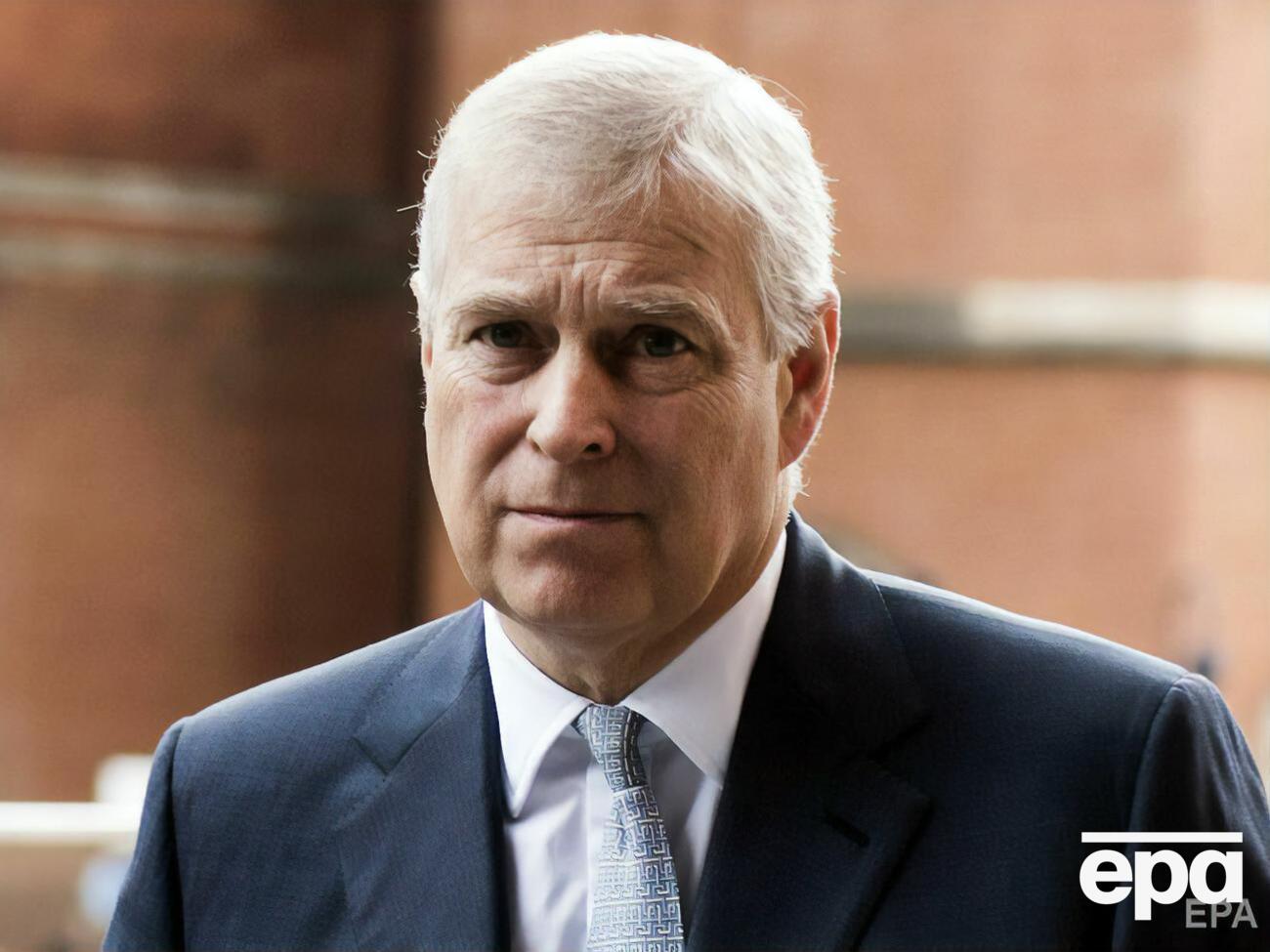 Принц Эндрю живет на пенсию и получает ежегодную королевскую стипендию