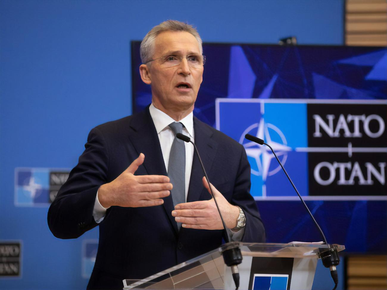 Столтенберг:&nbsp;Мы слышим сигналы из Москвы о готовности продолжать дипломатические усилия. Но до сих пор мы не наблюдаем никакой деэскалации на местах