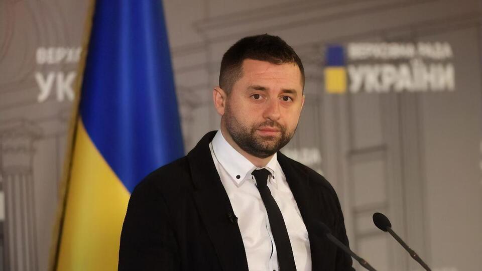 Арахамия: Когда кто-то принимает решение подвинуть посольство во Львов, они должны понимать, что такая новость будет стоить для экономики Украины несколько сотен миллионов долларов