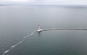 C флагом сегодня сфотографировали даже Воронцовский маяк в Одессе