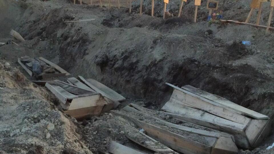 По утверждению Следственного комитета РФ, на Донбассе якобы было найдено пять стихийных массовых захоронений "с останками 295 гражданских лиц"