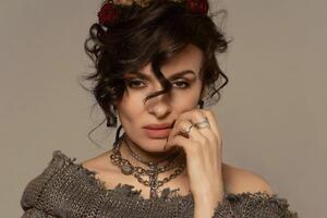 Мейхер продемонстрировала разные образы