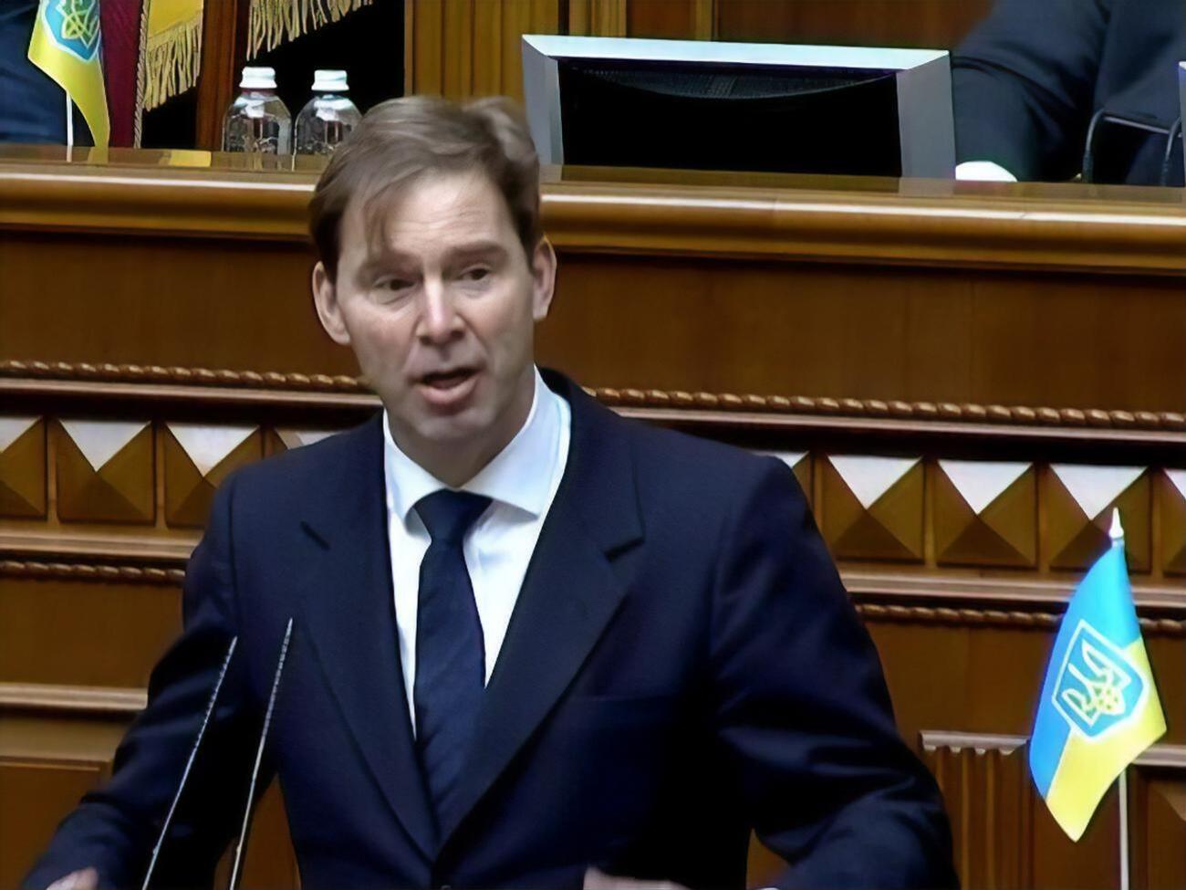 Эллвуд выступил в Раде