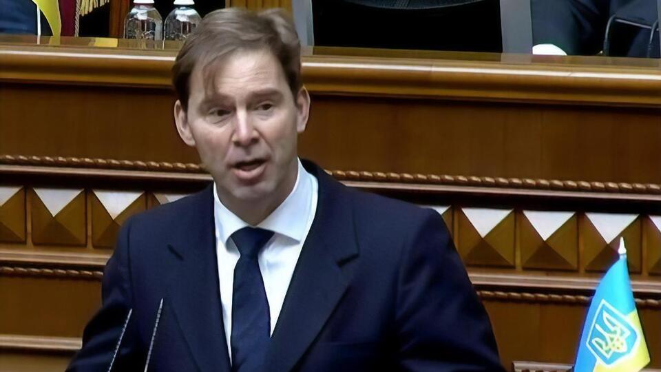 Эллвуд выступил в Раде