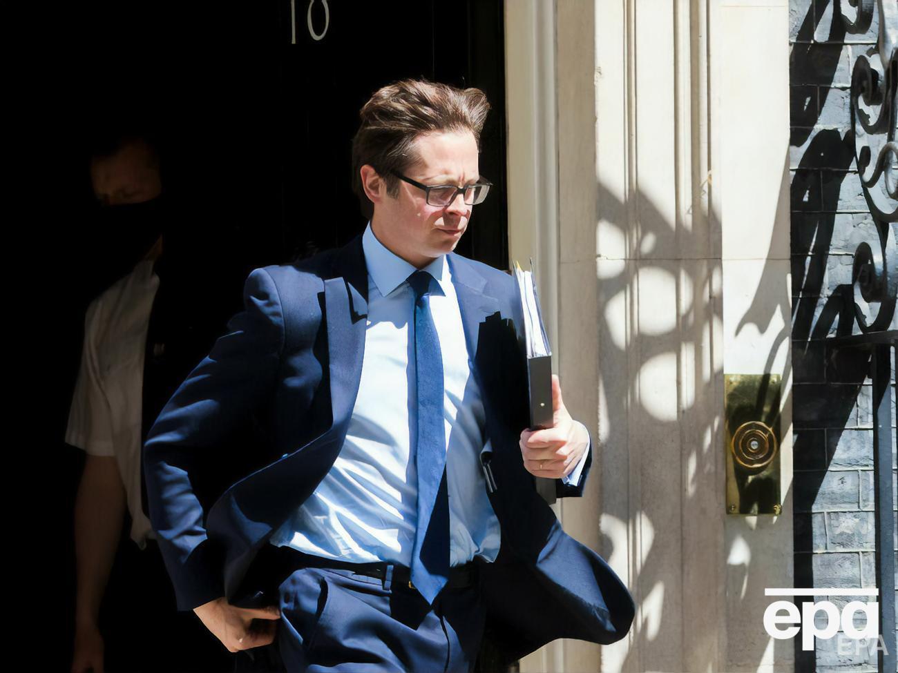 Эллвуд считает происходящее "поворотным моментом в истории"