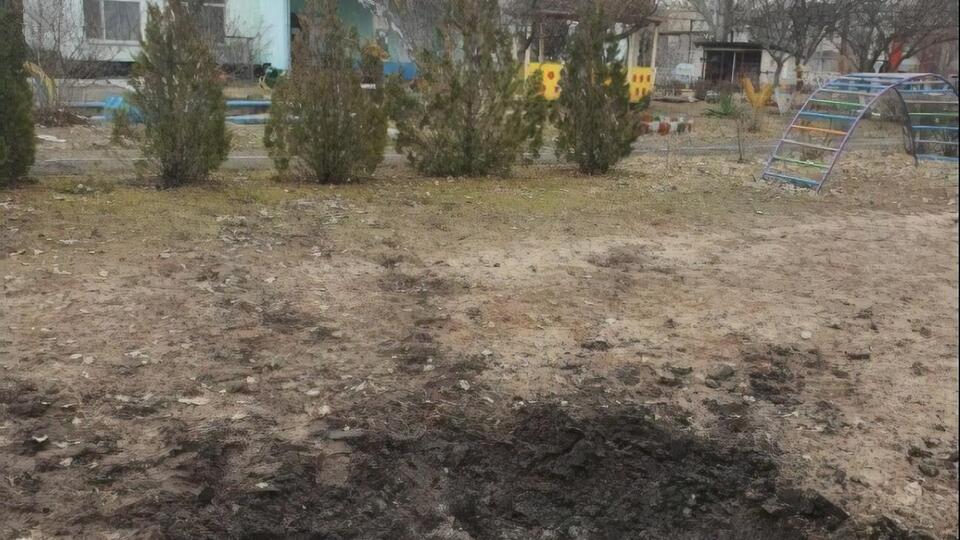 Боевики с начала суток обстреляли 22 населенных пункта, только в Станицу Луганскую прилетели минимум 32 снаряда, сообщили в штабе