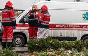 Скорая помощь доставила женщину в травматологическое отделение городской больницы в Курахово