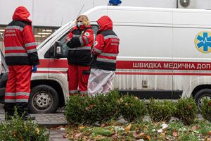 Швидка допомога доправила жінку до травматологічного відділення міської лікарні в Кураховому