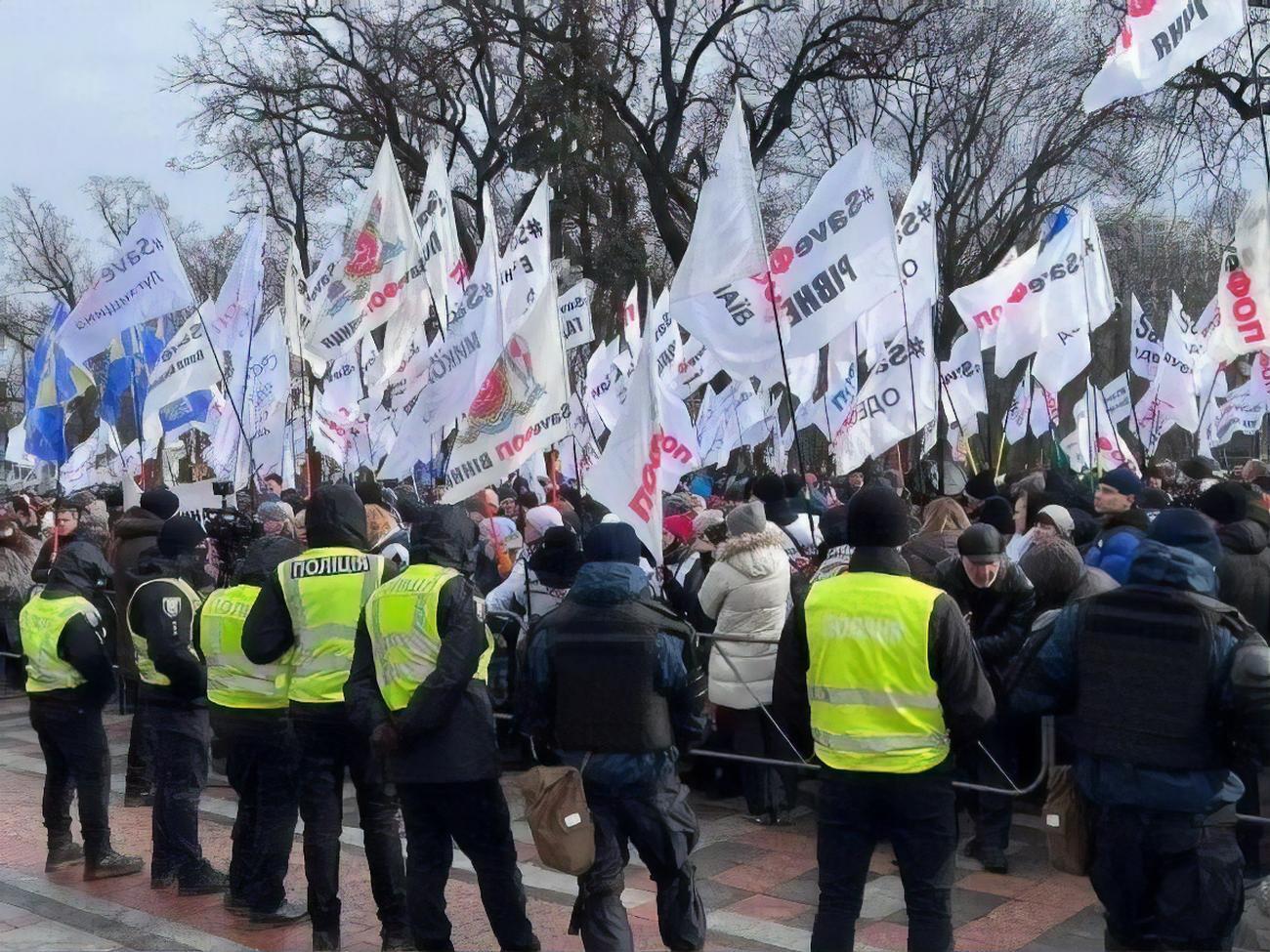 Протестувальники не реагували на вимоги звільнити проїзну частину та влаштували штовханину, заявили в поліції