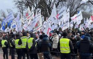 Протестувальники не реагували на вимоги звільнити проїзну частину та влаштували штовханину, заявили в поліції