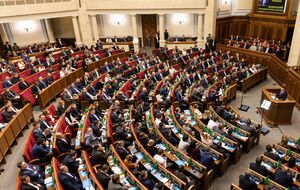 Пора работать вместе на защиту Украины от врага, отметили в "Слуге народа"