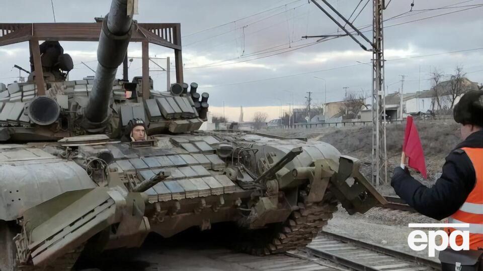 Самым вероятным признаком неизбежного вторжения будет перемещение развернутых сил на "передовые" позиции, которое, возможно, уже началось, говорят эксперты