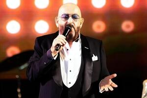 Шуфутинський неодноразово відвідував окупований Росією Крим, зокрема, з гастролями у Сімферополі та Севастополі