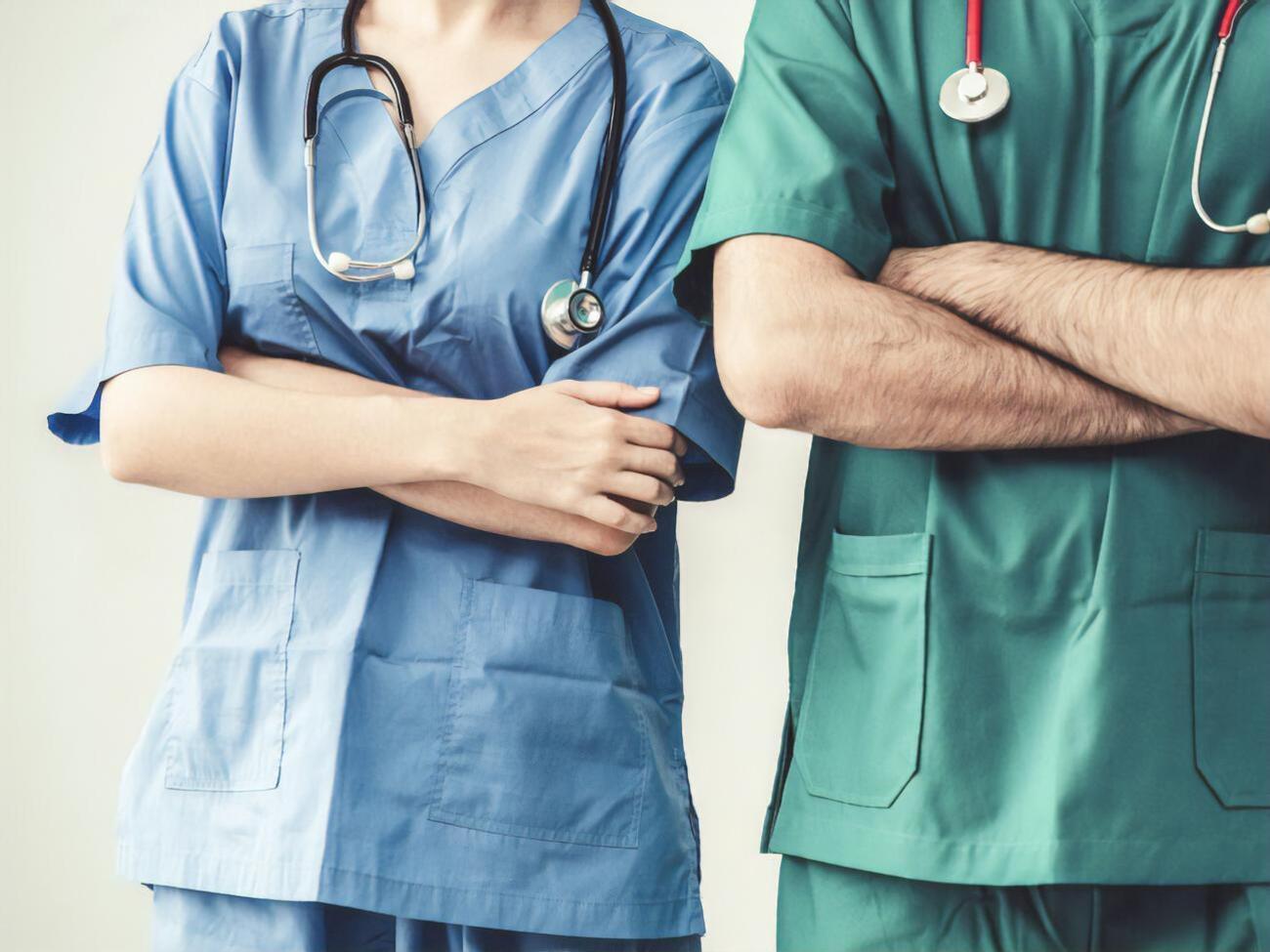 В пресс-службе партии "Наш край" отметили, что врачи звонят на горячую линию Минздрава, но безрезультатно