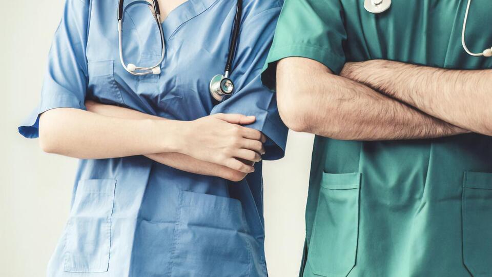 В пресс-службе партии "Наш край" отметили, что врачи звонят на горячую линию Минздрава, но безрезультатно