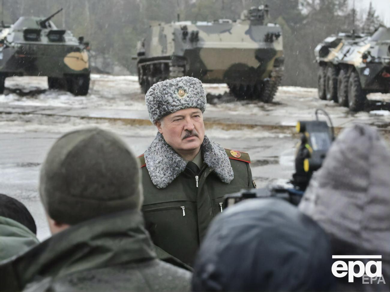 Лукашенко считает, что коллективный Запад угрожает Беларуси