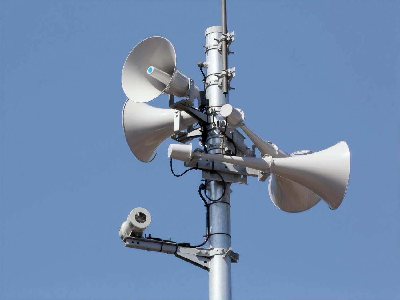 В 16.27 сирены перестали гудеть, сообщили жители Донецка