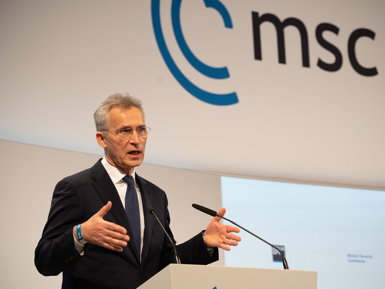 Відведення військ РФ від кордону України стане важливим кроком на шляху до мирного врегулювання ситуації, зазначив Столтенберг