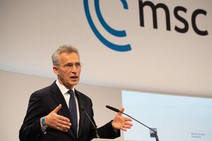 Відведення військ РФ від кордону України стане важливим кроком на шляху до мирного врегулювання ситуації, зазначив Столтенберг