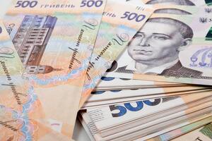 Курс гривны к доллару поднялся на 14 копеек, с 28,46 грн/$ до 28,32 грн/$