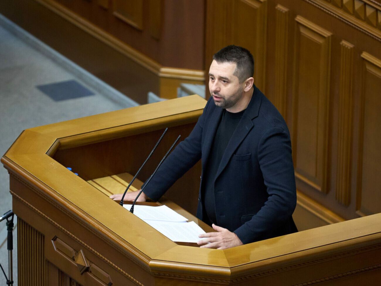 Ніхто не повинен ховатися від відповідальності за депутатським мандатом, вважає Арахамія