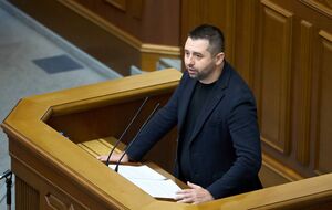 Ніхто не повинен ховатися від відповідальності за депутатським мандатом, вважає Арахамія