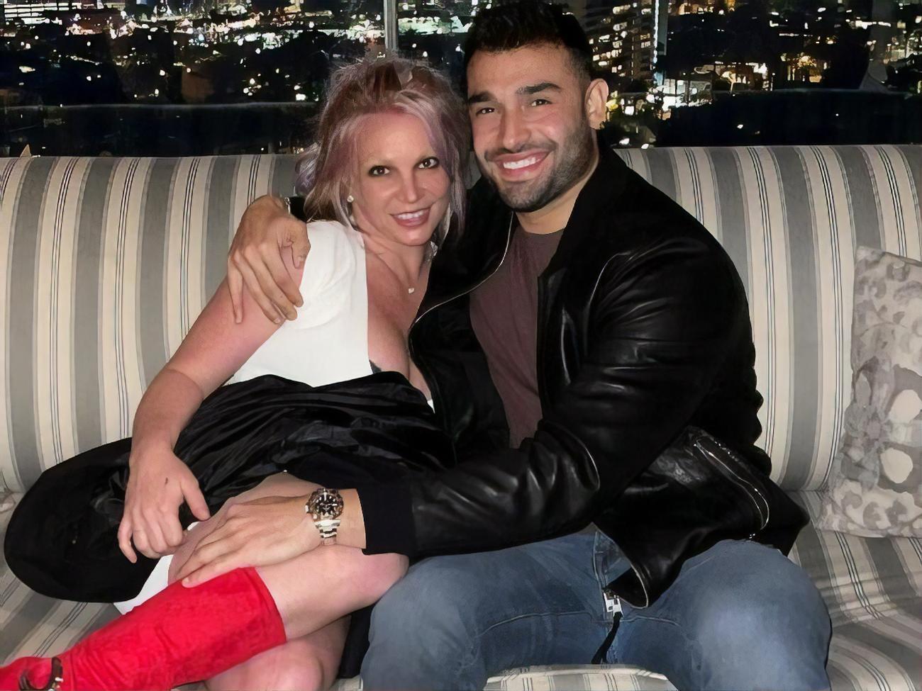 Спірс і Асгарі перебувають у стосунках із 2016 року