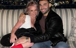 Спірс і Асгарі перебувають у стосунках із 2016 року