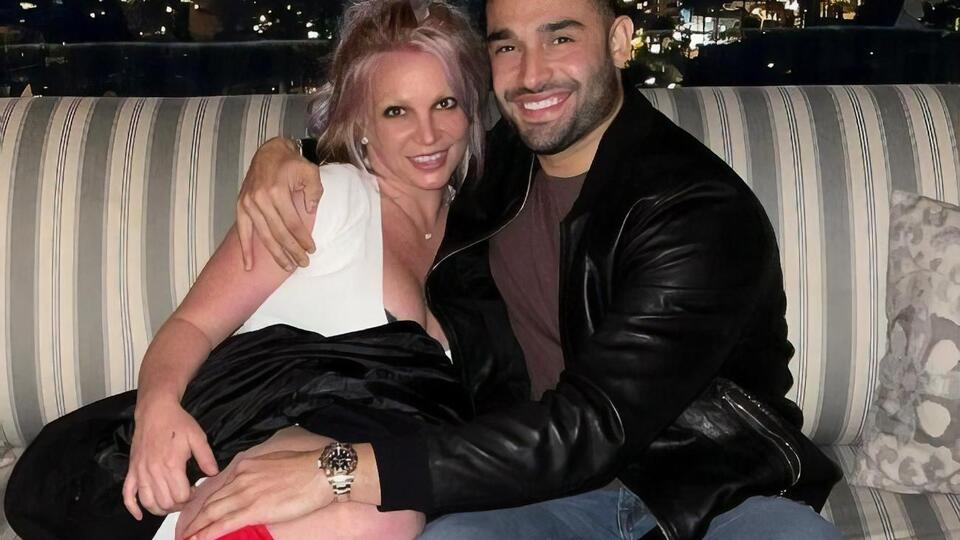 Спірс і Асгарі перебувають у стосунках із 2016 року