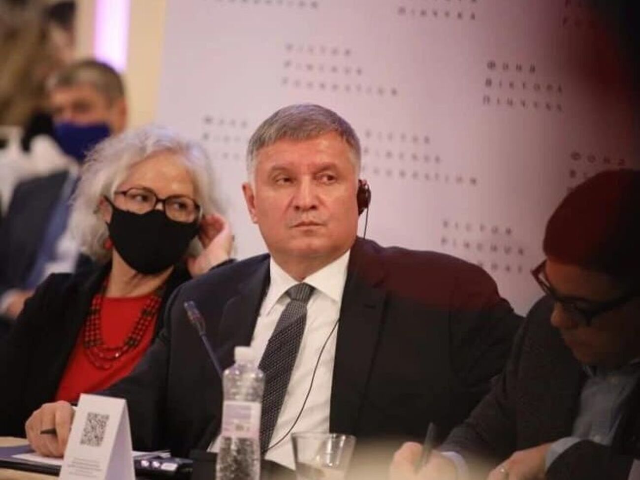 Как же стыдно, что государство не может обеспечить достойную зарплату таким полицейским, как Петрик, который отказался от взятки Трухина