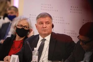 Как же стыдно, что государство не может обеспечить достойную зарплату таким полицейским, как Петрик, который отказался от взятки Трухина