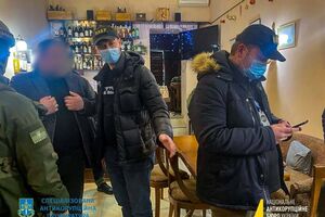 Задержать нардепа (его лицо размыто на снимке) не смогли из-за депутатского иммунитета