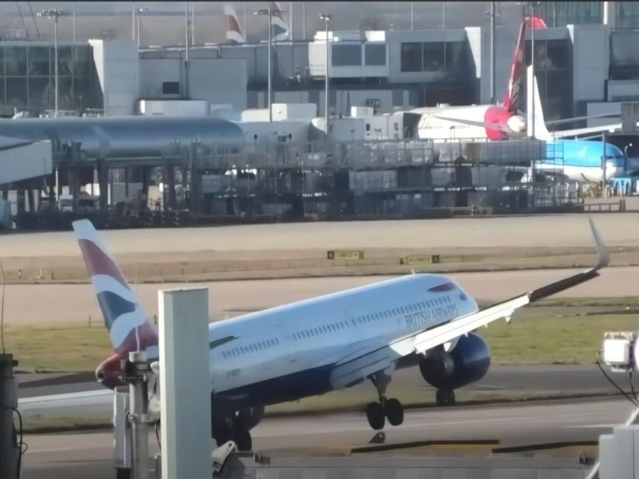 Самолет British Airways не смог приземлиться с первого раза из-за сильного ветра