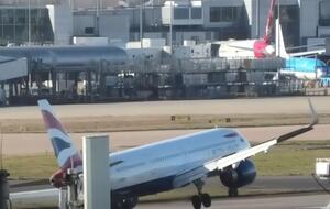 Самолет British Airways не смог приземлиться с первого раза из-за сильного ветра