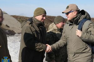 Баканов (праворуч) 19 лютого відвідав позиції українських військових на Донбасі
