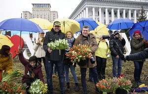 Копылов с командой провел флешмоб "Люблю тебя, Украина"